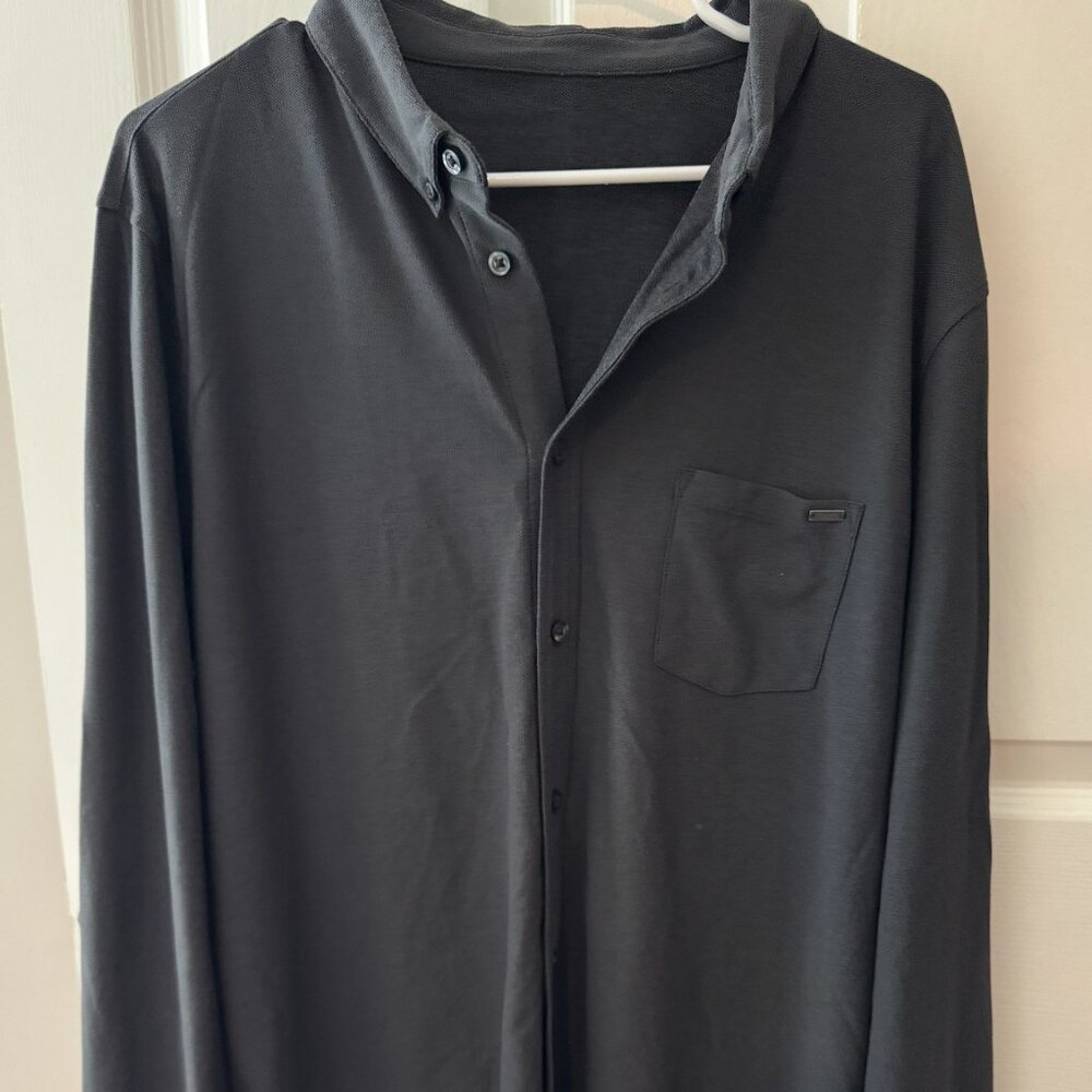 Vuori Men's Black Long-Sleeve Button-Down Shirt with Chest Pocket
